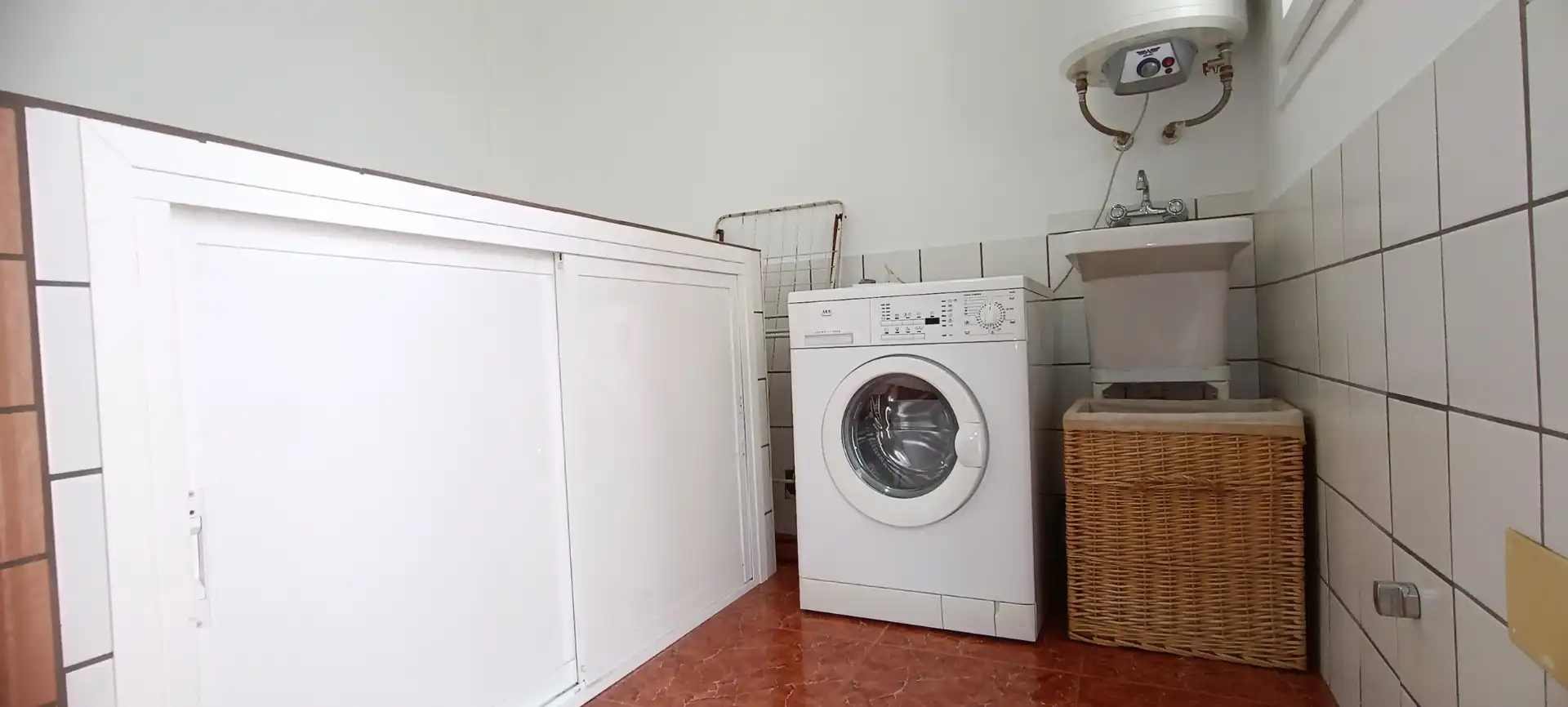 Küche von Einfamilien-Reihenhaus zum Verkauf in Estepona mit Klimaanlage, Heizung und Terrasse
