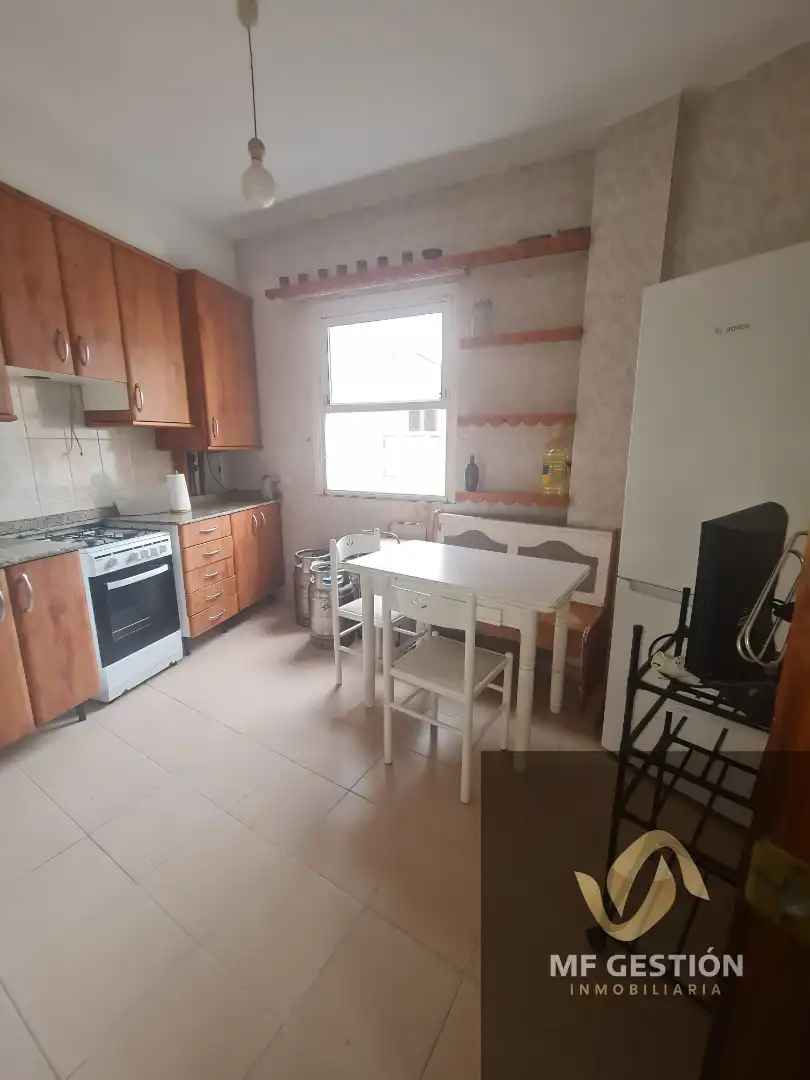 Cocina de Piso en venta en Vigo  con Parquet, Amueblado y Horno