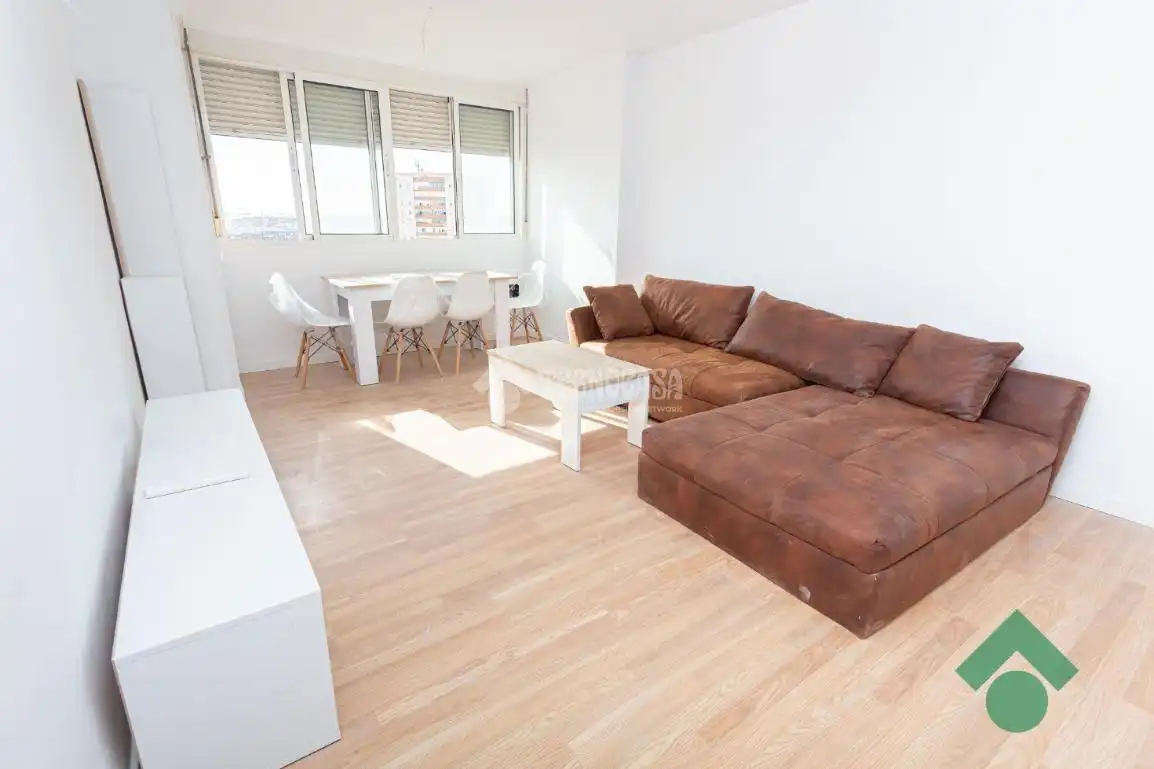 Sala d'estar de Pis en venda en Algeciras amb Moblat