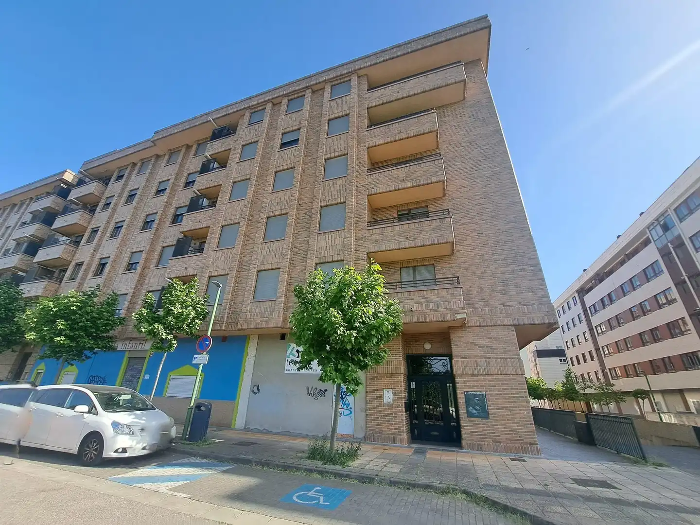 Vista exterior de Piso en venta en Burgos con Trastero