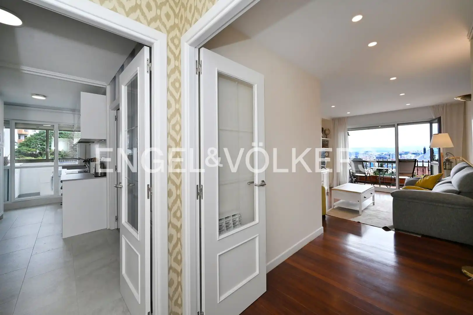 Wohnung zum Verkauf in Santander mit Heizung, Privatgarten und Abstellraum