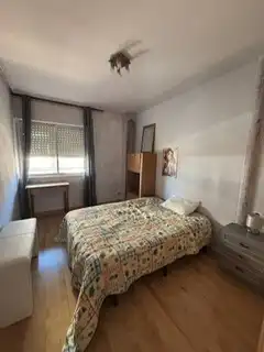 Habitación de Apartamento de alquiler en Valverde de la Virgen con Calefacción, Parquet y Amueblado