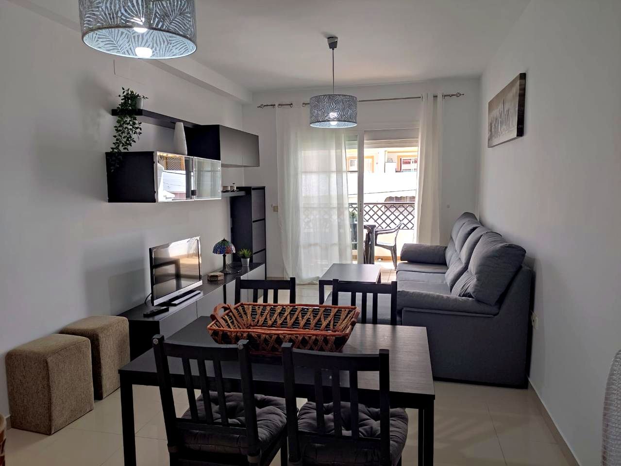 Living room of Flat for sale in Rincón de la Victoria  with Terrace and Furnished