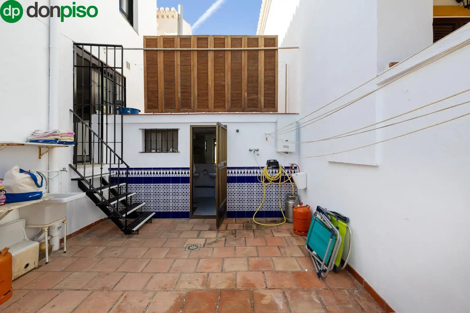 Vista exterior de Casa adosada en venda en Motril amb Aire condicionat, Moblat i Balcó