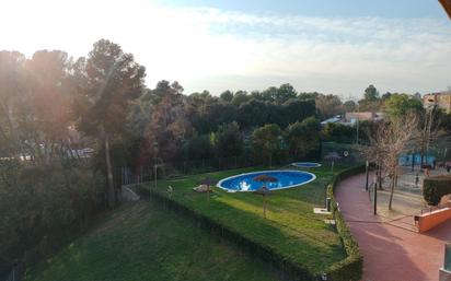 Piscina de Pis en venda en Sabadell amb Calefacció, Parquet i Terrassa