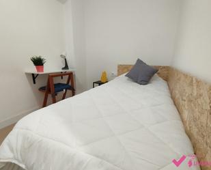 Bedroom of Flat to share in  Valencia Capital  with Air Conditioner