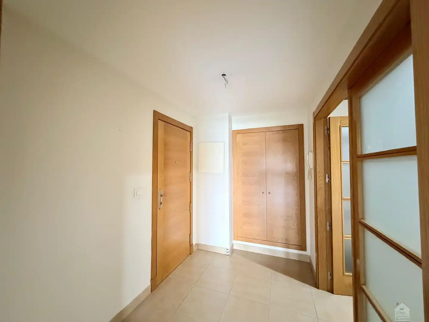 Flat for rent in Sevilla  with Air Conditioner, Storage room and Community pool