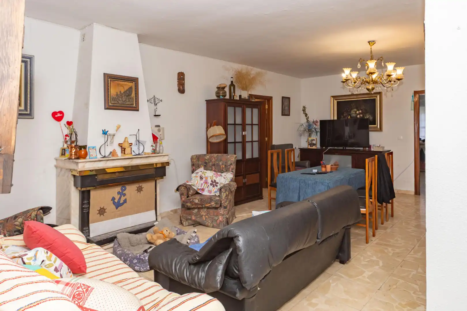 Sala d'estar de Casa o xalet en venda en Baza amb Jardí privat, Terrassa i Piscina
