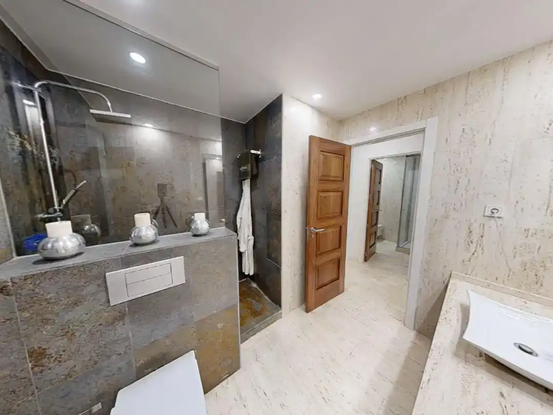 Bathroom of Flat for sale in Boadilla del Monte  with Air Conditioner, Private garden and Parquet flooring