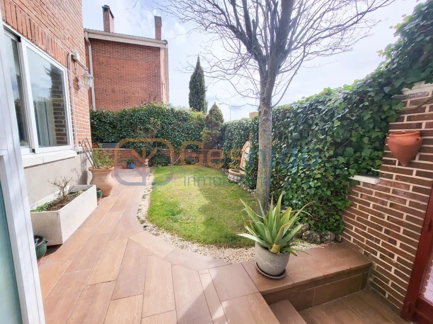 Jardín de Casa adosada en venta en Segovia con Calefacción, Parquet y Trastero