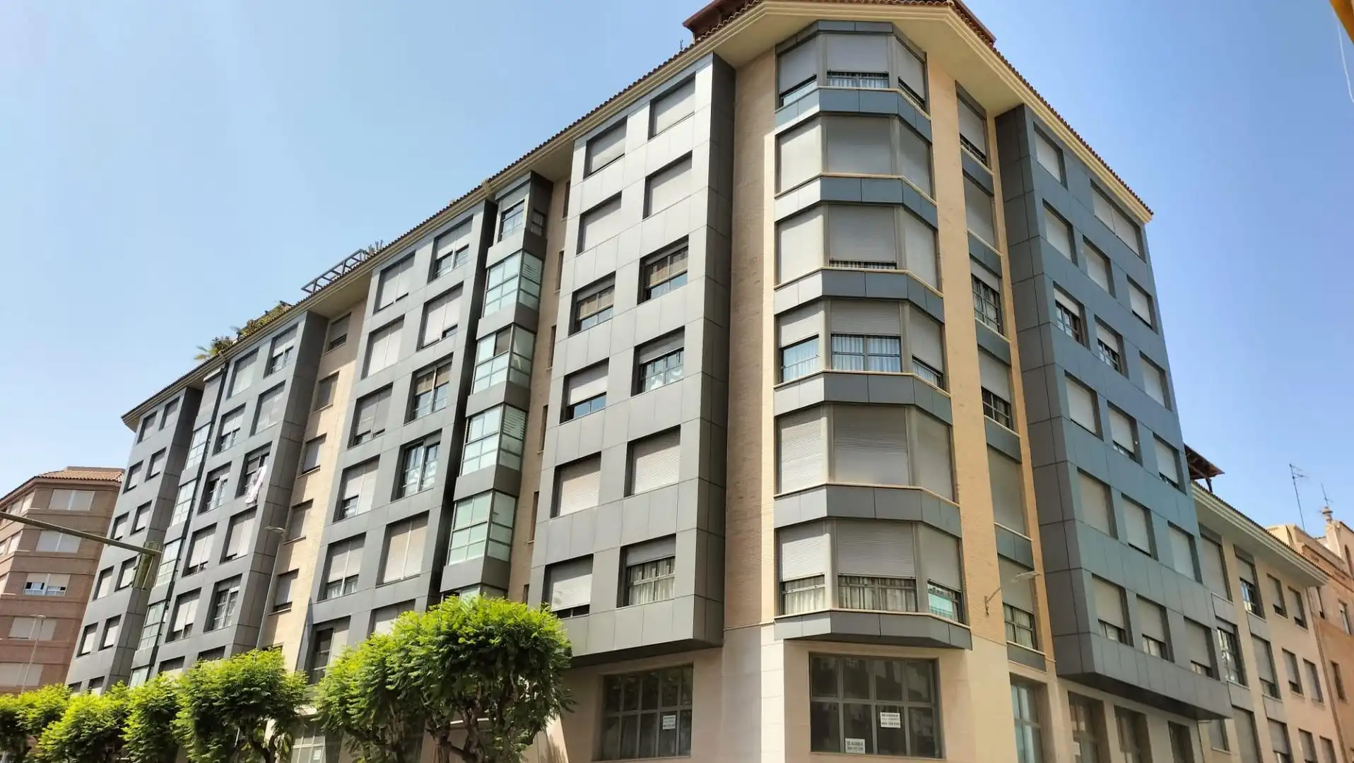Local comercial de lloguer a Avenida HERMANOS BOU 19, imagen 2