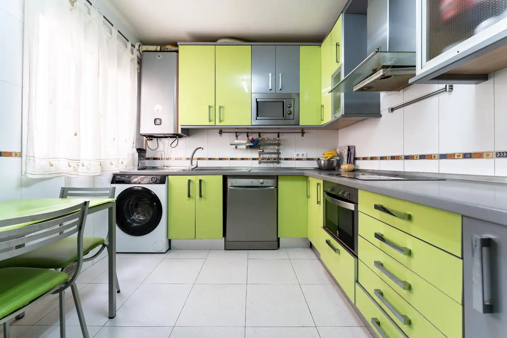 Cuina de Apartament en venda en Málaga amb Aire condicionat, Traster i Piscina comunitària