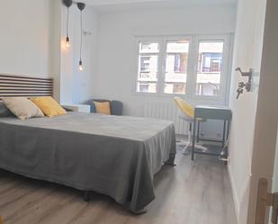 Bedroom of Flat to share in  Zaragoza Capital  with Heating, Parquet flooring and Furnished