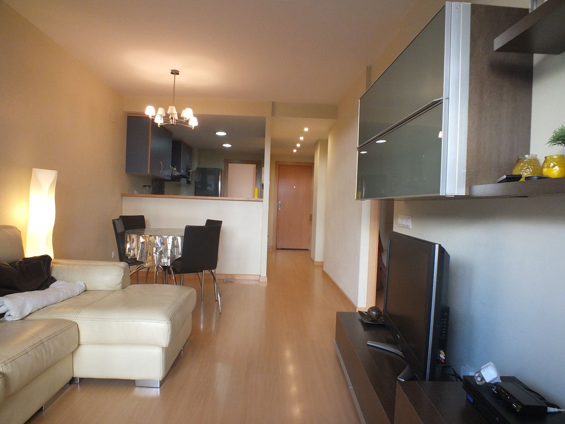 Sala d'estar de Apartament en venda en Roses amb Jardí privat, Terrassa i Traster