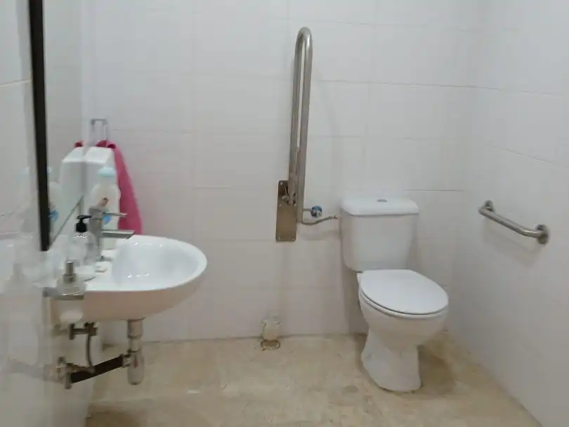 Baño de Oficina de alquiler en Alcoy / Alcoi con Aire acondicionado, Calefacción y Amueblado