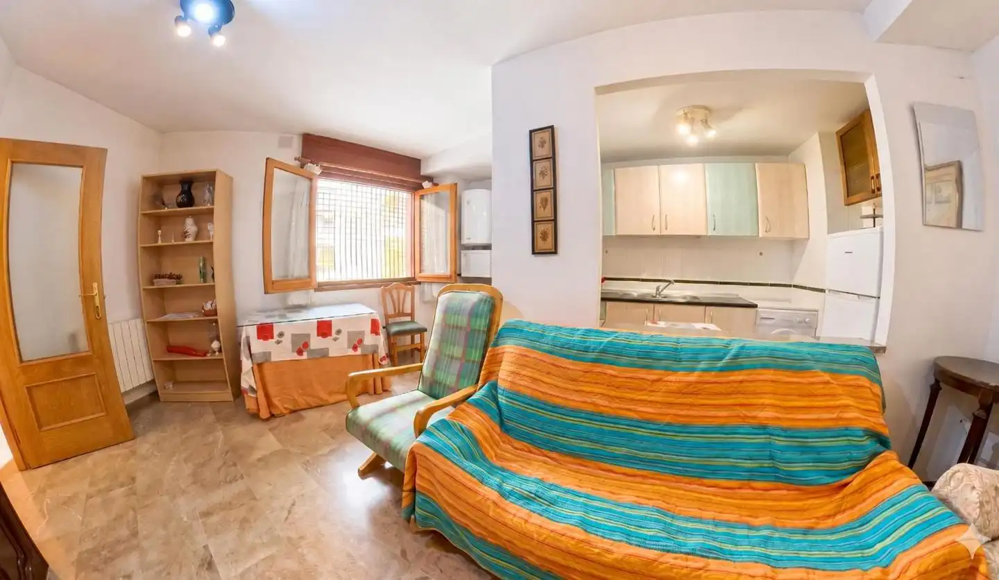 Wohnzimmer von Erdgeschoss zur Miete in Beiro