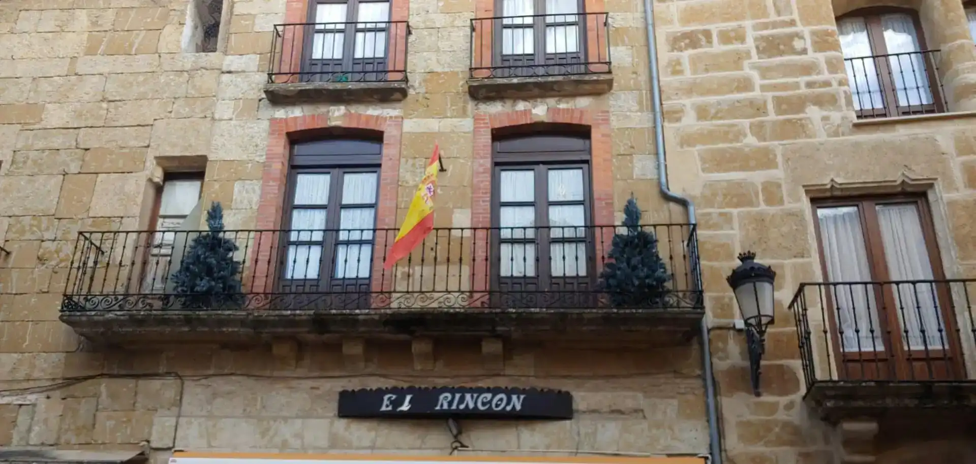 Außenansicht von Wohnungen zur Miete in Ciudad Rodrigo mit Balkon