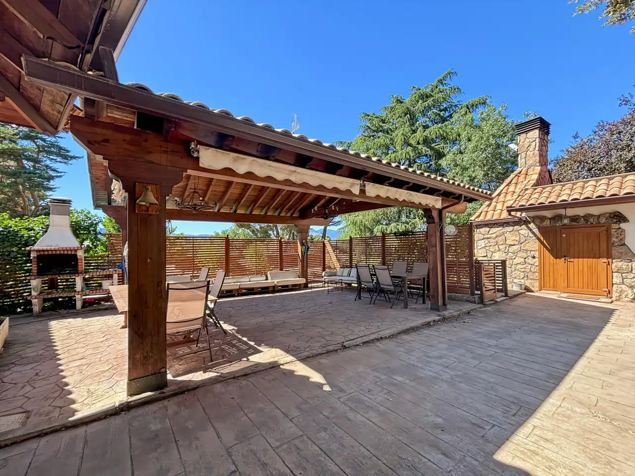 Terrassa de Casa o xalet en venda en El Escorial amb Calefacció, Jardí privat i Terrassa