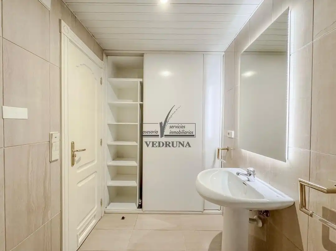 Bany de Apartament de lloguer en Zaragoza amb Aire condicionat, Calefacció i Forn