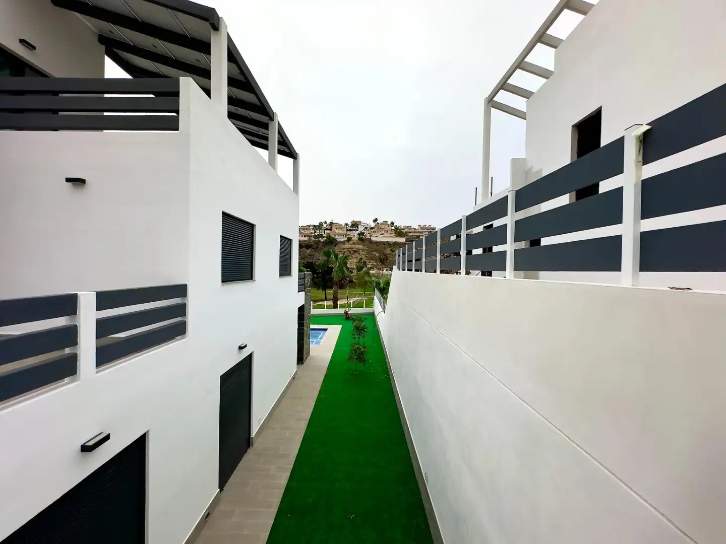Vista exterior de Casa o xalet en venda en Rojales amb Jardí privat, Terrassa i Piscina