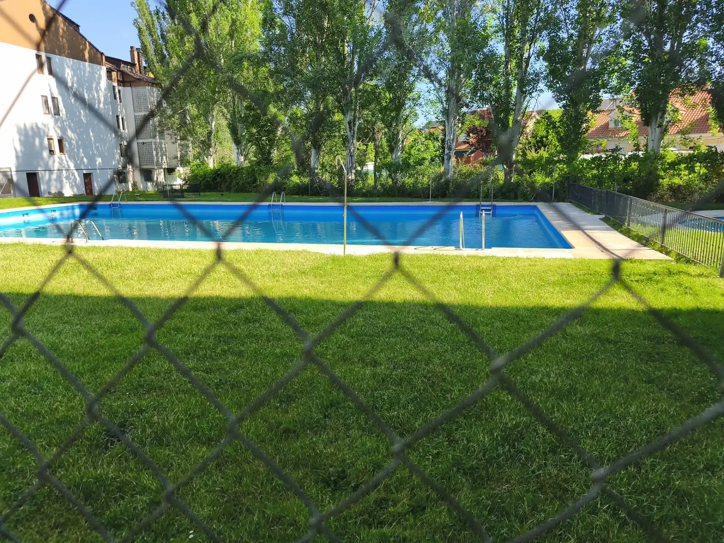 Piscina de Dúplex en venta en Talamanca de Jarama con Aire acondicionado, Calefacción y Terraza