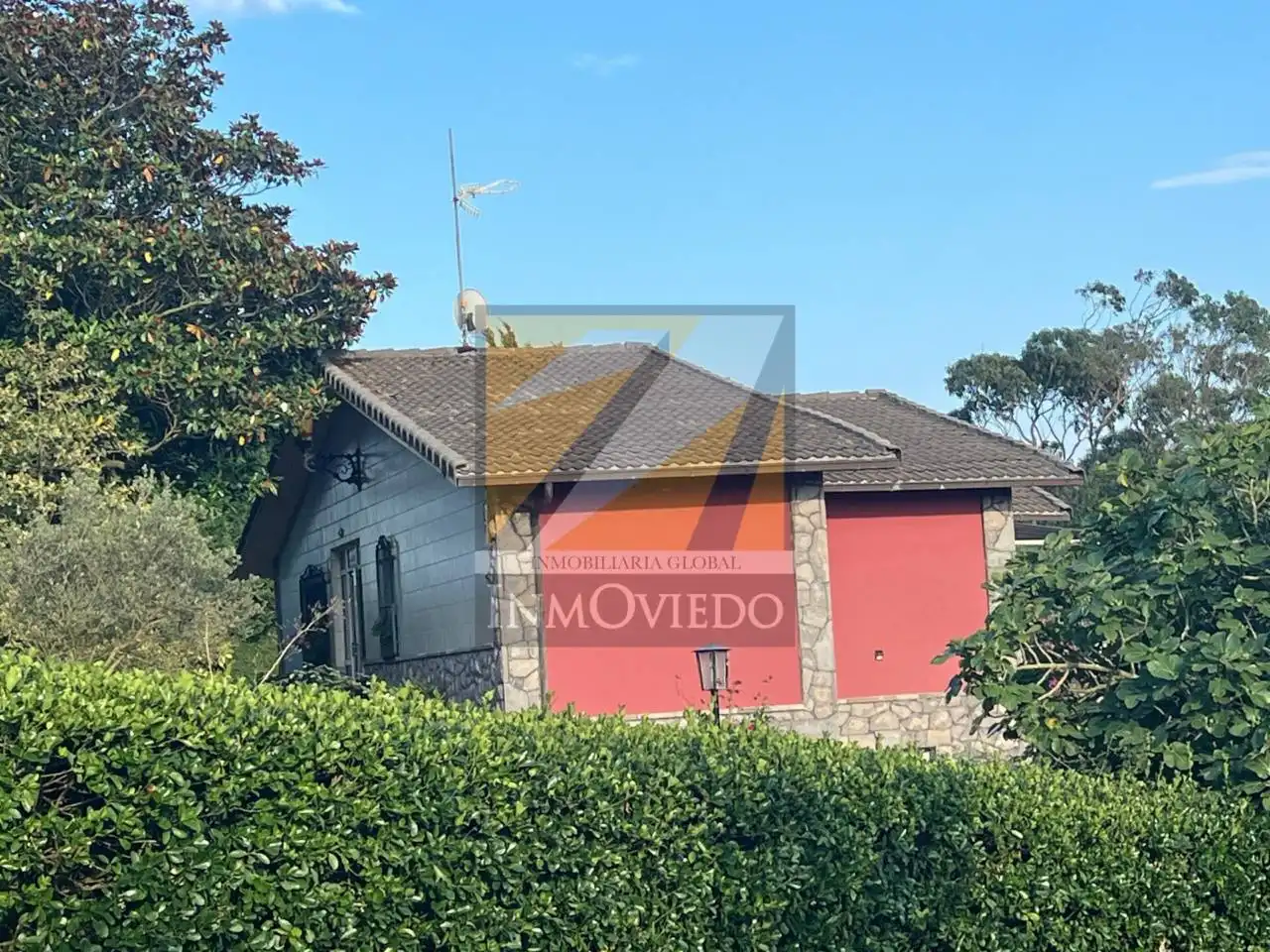 Vista exterior de Casa o xalet en venda en Carreño amb Calefacció, Jardí privat i Parquet