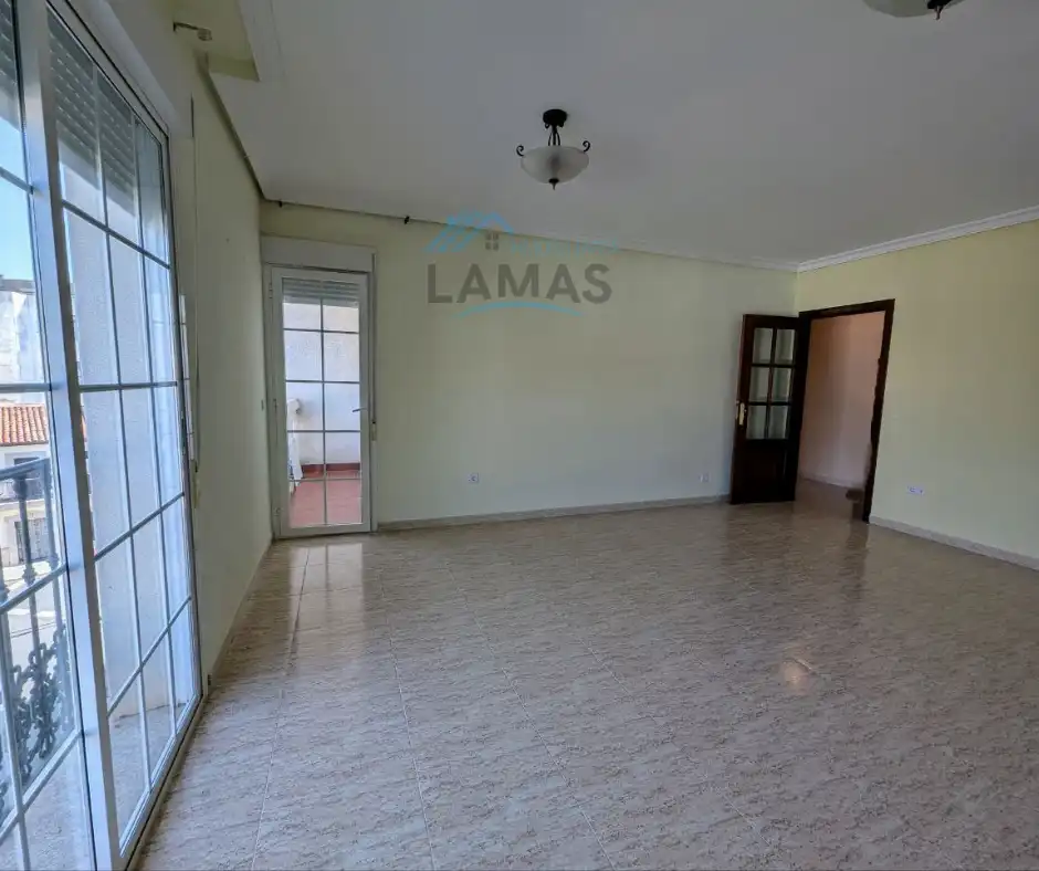 Dúplex en venta en Navalmoral de la Mata con Calefacción, Terraza y Balcón