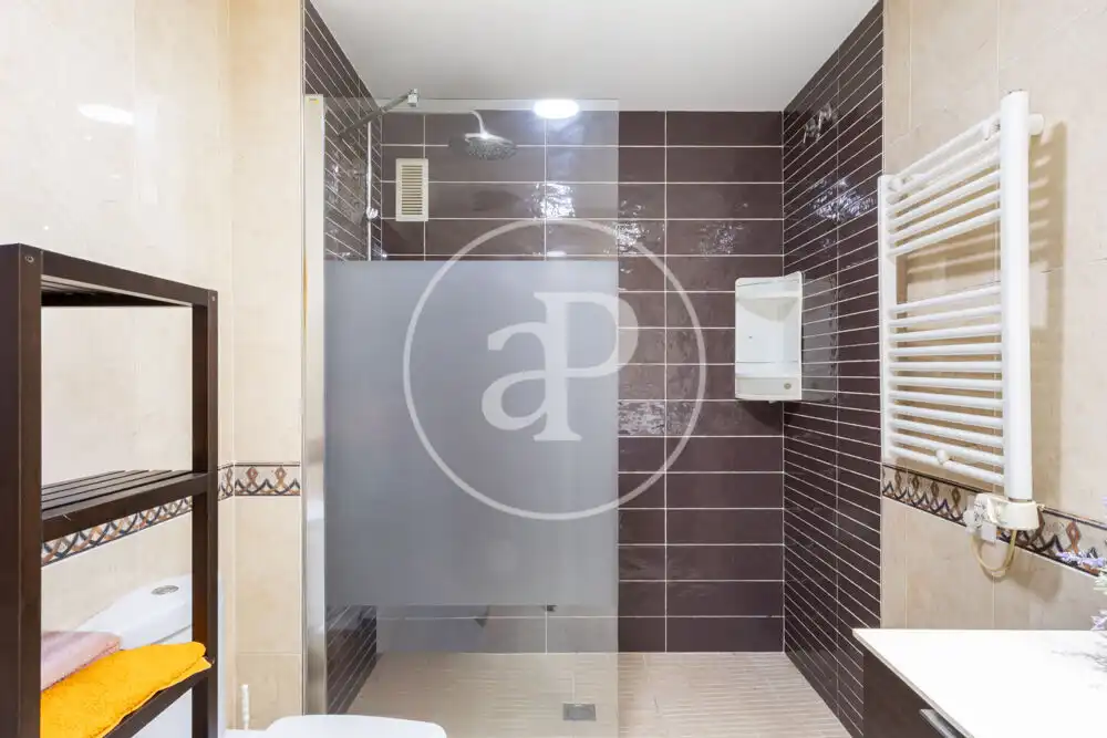 Piso en venta en Avinguda Cardenal Vicent Enrique I Tarancó, Piscinas