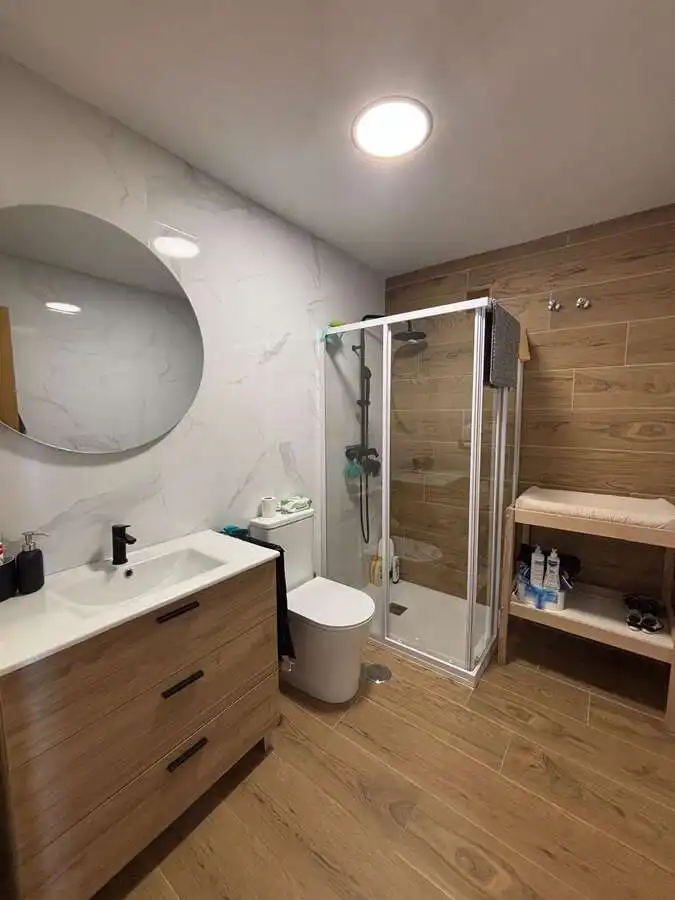 Baño de Piso en venta en Vícar con Aire acondicionado, Terraza y Amueblado