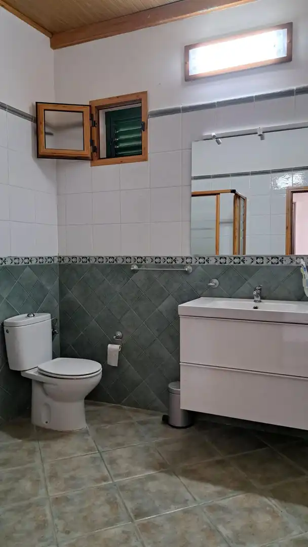 Badezimmer von Haus oder Chalet zur Miete in Valleseco mit Privatgarten und Balkon