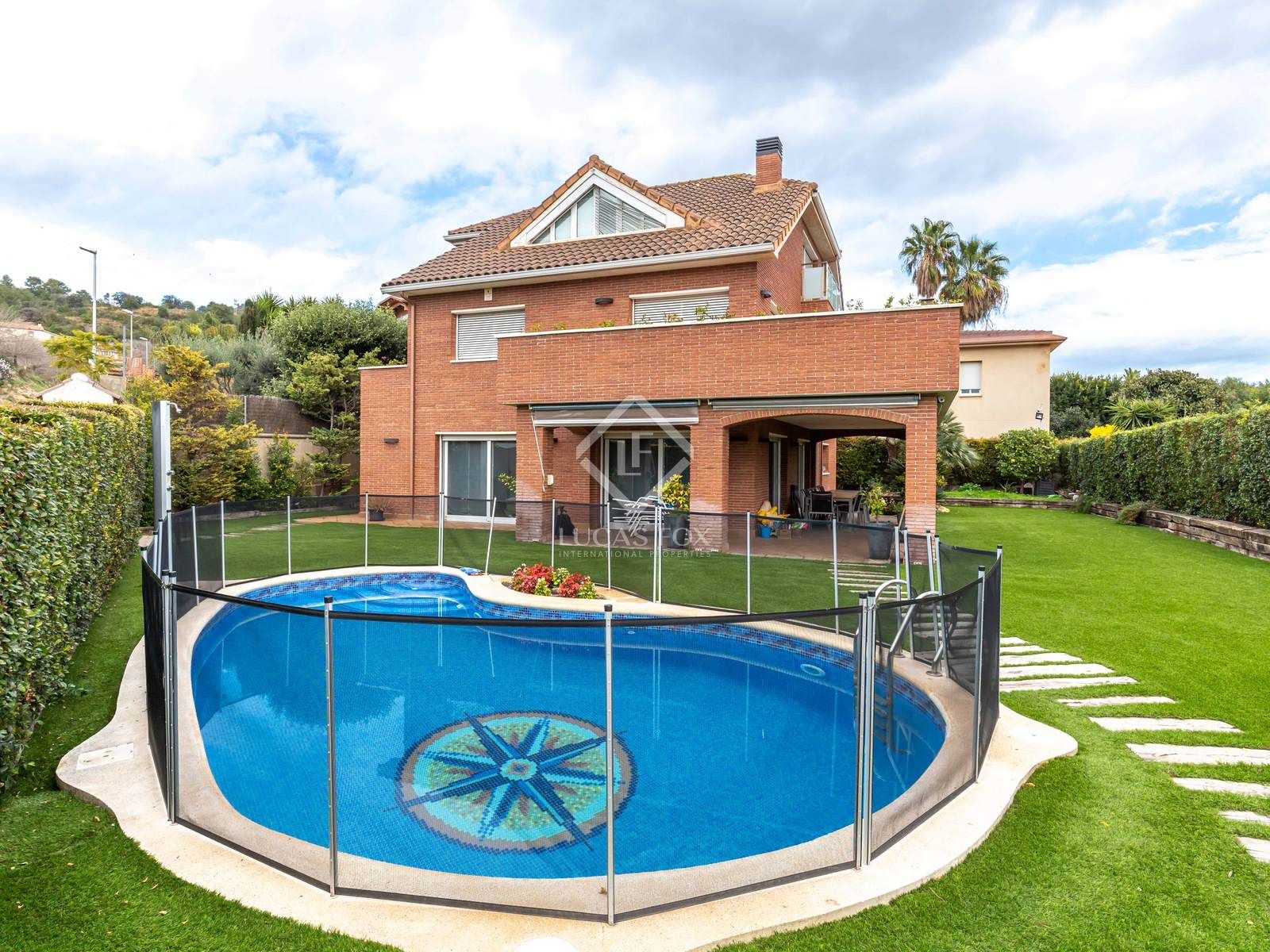 Swimming pool of House or chalet for sale in Sant Just Desvern  with Air Conditioner, Heating and Private garden