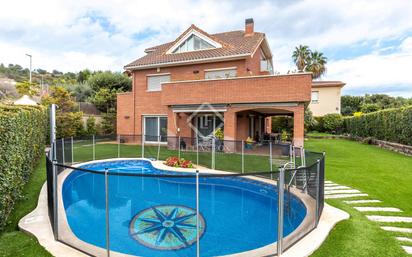 Swimming pool of House or chalet for sale in Sant Just Desvern  with Air Conditioner, Heating and Private garden