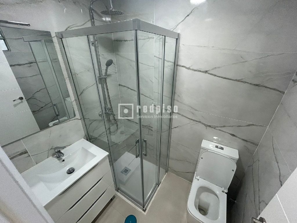Bathroom of Flat to rent in Alicante / Alacant