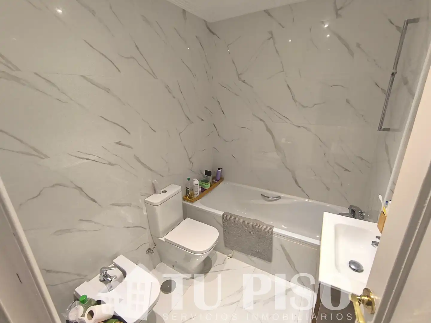Baño de Piso en venta en Madrid con Calefacción, Trastero y Amueblado