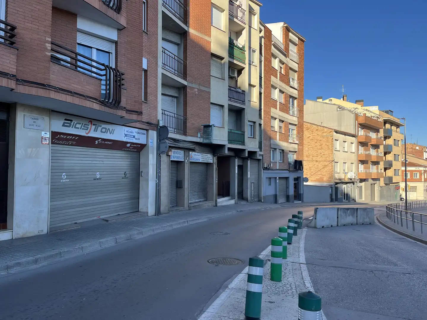 Exterior view of Commercial properties for rent in Manresa