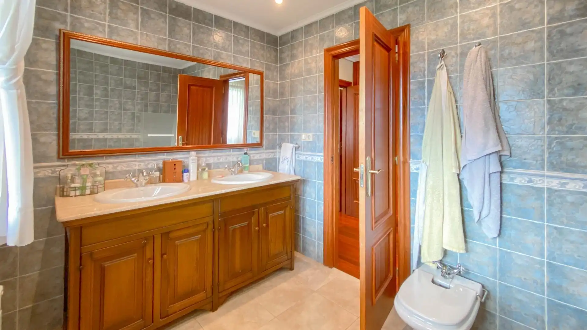 Baño de Casa adosada en venta en Santa Cruz de Bezana con Calefacción, Jardín privado y Trastero
