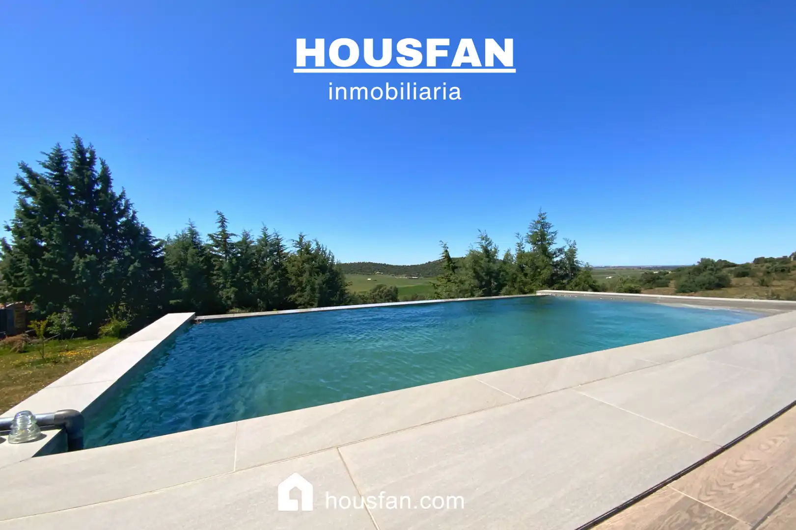 Vista exterior de Casa o xalet en venda en Cáceres amb Aire condicionat, Calefacció i Jardí privat