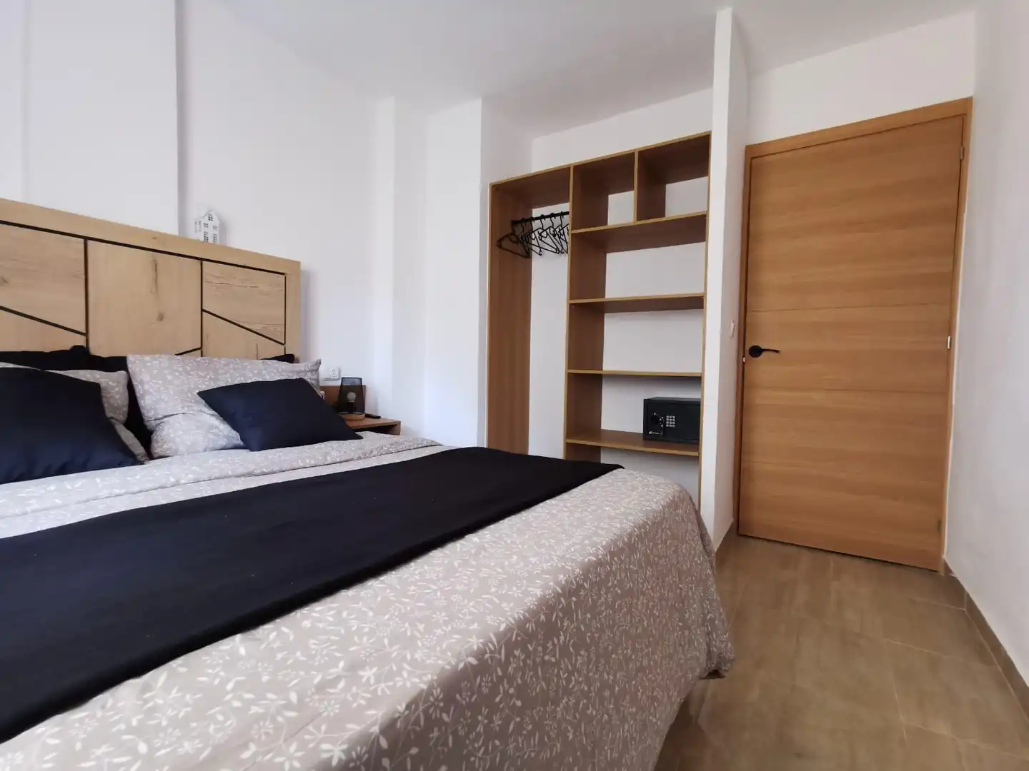 Habitación de Apartamento en venta en Torrevieja con Aire acondicionado, Terraza y Amueblado