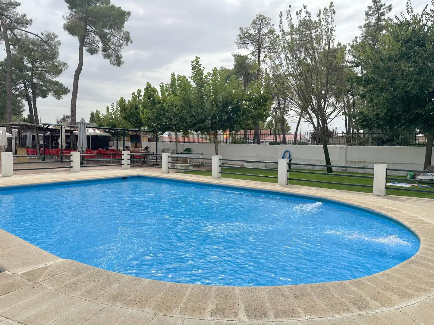 Piscina de Casa adosada en venda en Sanchidrián amb Parquet, Moblat i Piscina comunitària
