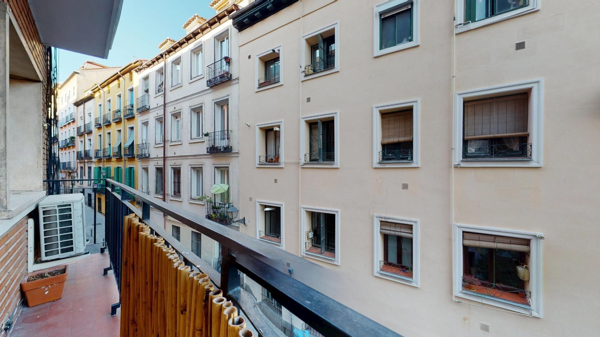 Balcony of Flat to rent in  Madrid Capital  with Air Conditioner, Heating and Parquet flooring