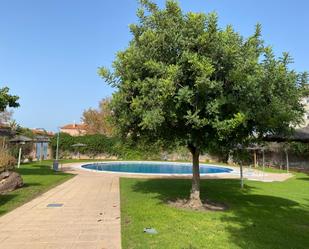 Piscina de Apartament en venda en Sanlúcar de Barrameda amb Aire condicionat, Jardí privat i Terrassa