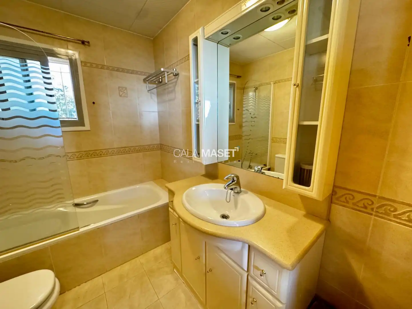 Badezimmer von Haus oder Chalet zum Verkauf in Calonge i Sant Antoni mit Heizung, Privatgarten und Terrasse