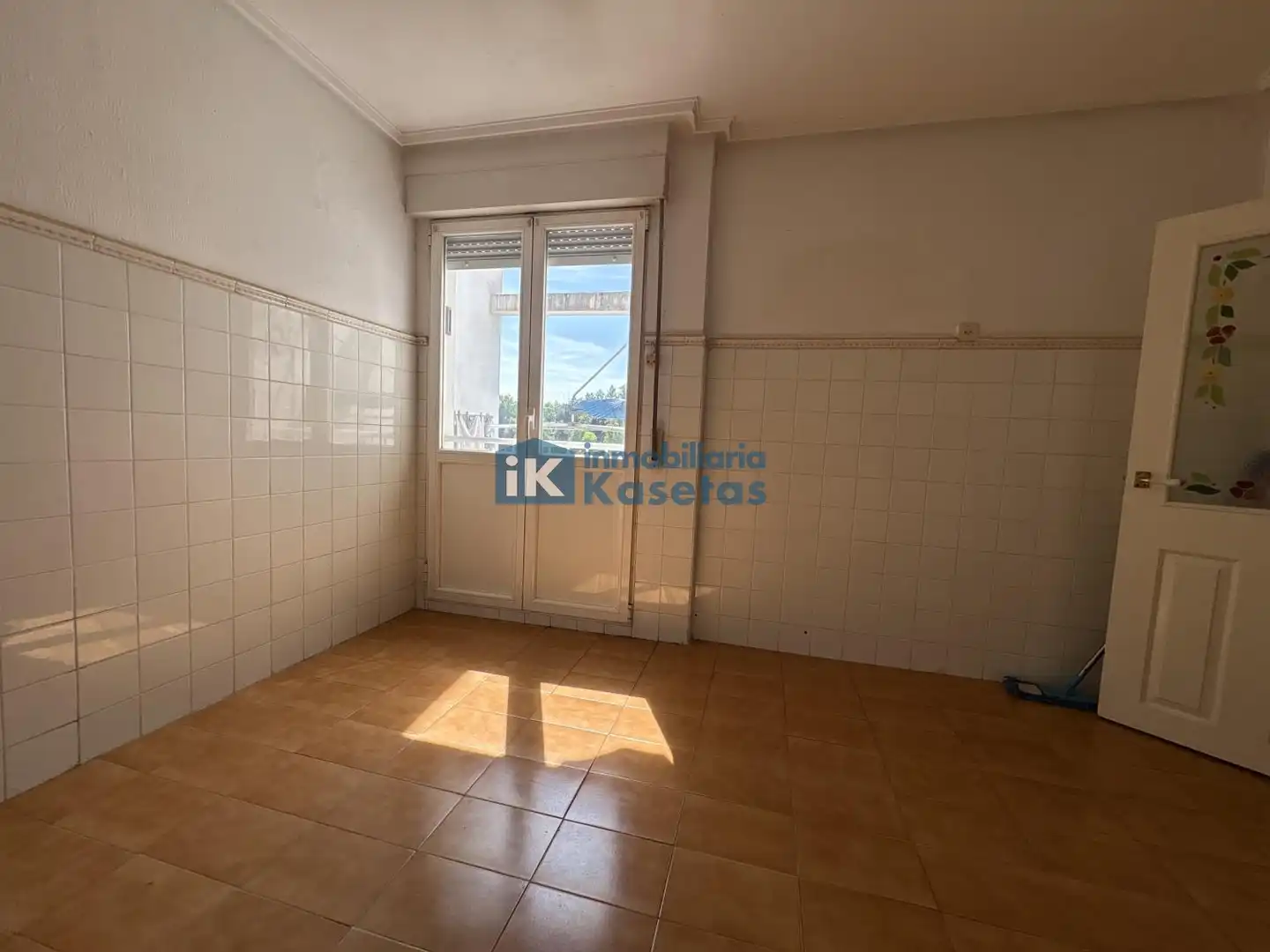 Habitación de Piso en venta en Basauri  con Calefacción
