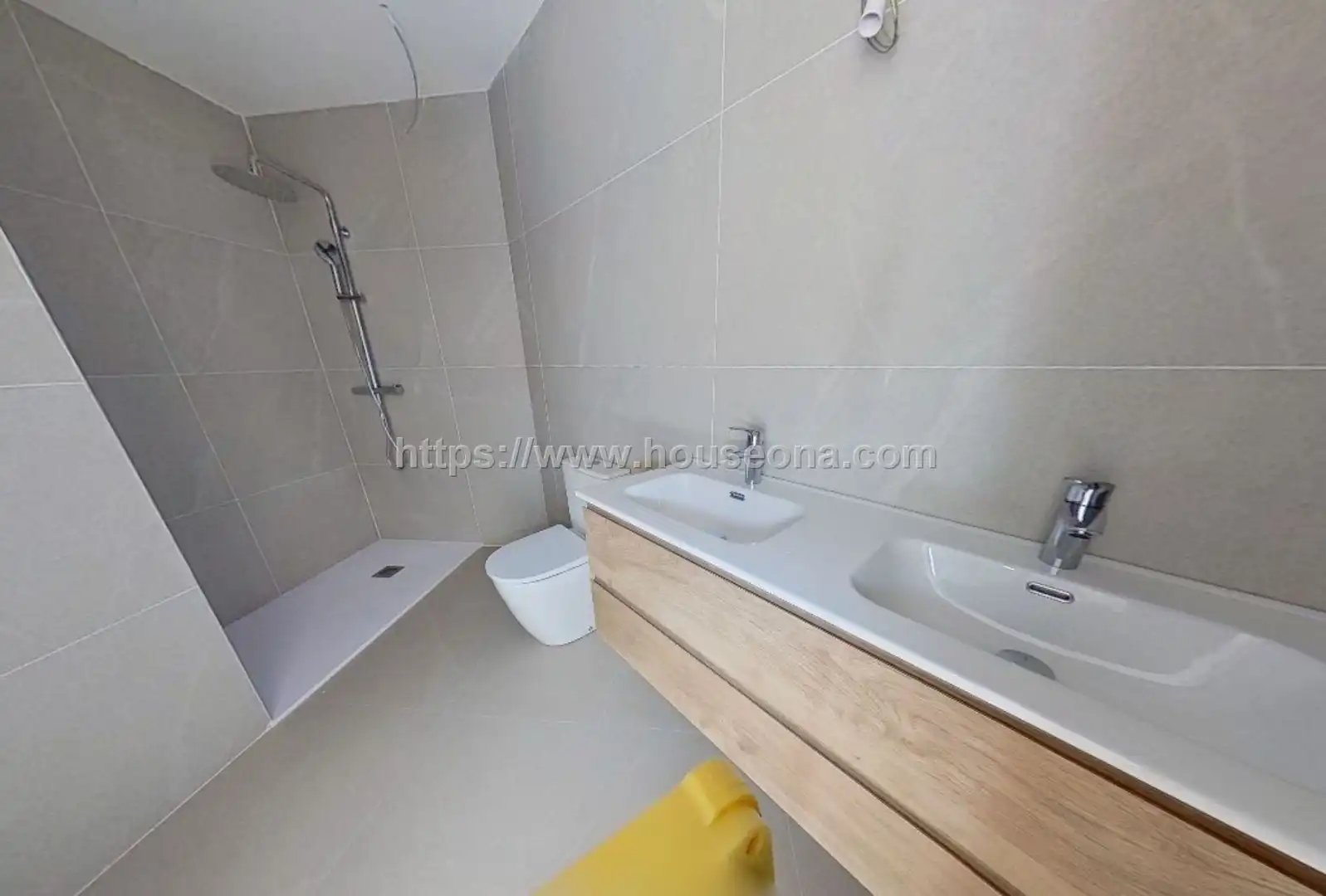 Baño de Piso de alquiler en Bilbao  con Terraza, Trastero y Balcón