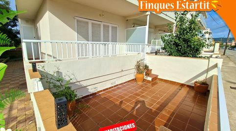 Apartamento reformado en planta baja con terraza a 250m de la playa en Els Griells, LEstartit