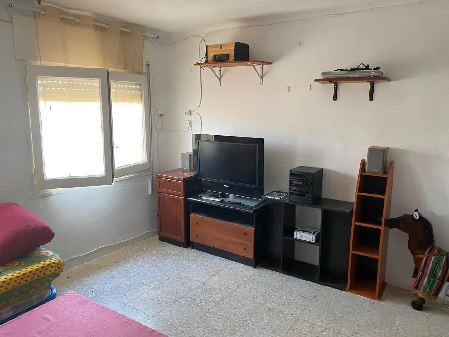 Sala d'estar de Finca rústica en venda en Villanueva de Jiloca amb Jardí privat