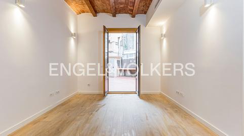 Foto 2 de Apartament en venda a El Raval, Barcelona