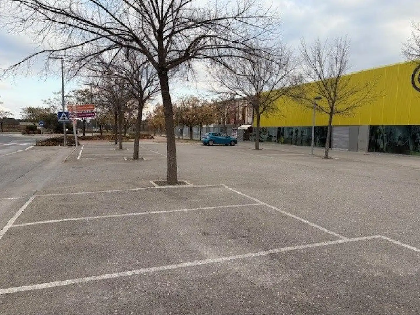 Aparcament de Local en venda en Almansa amb Calefacció