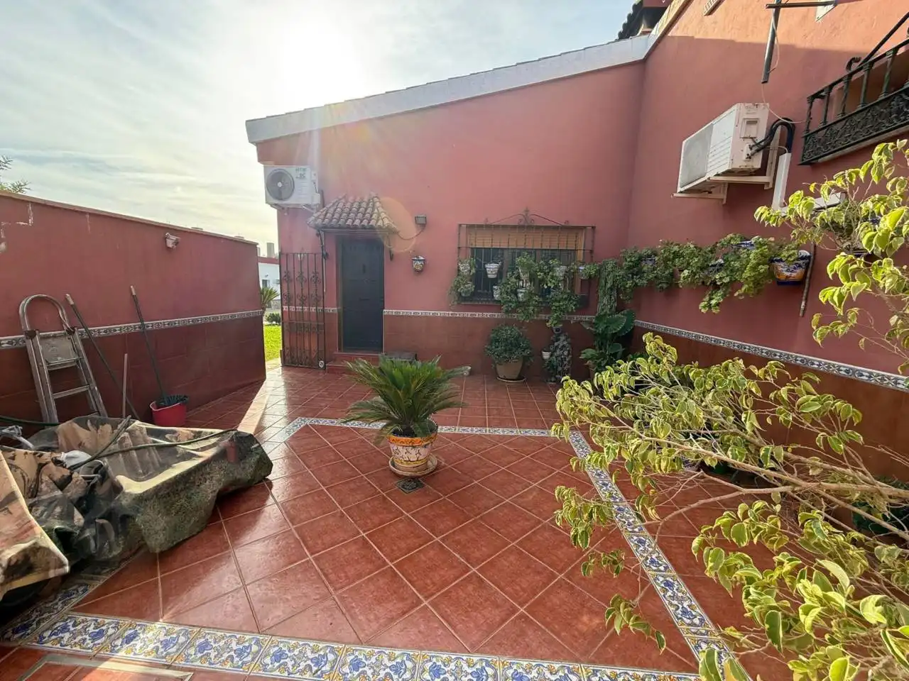 Terrassa de Casa o xalet en venda en La Rinconada amb Aire condicionat, Jardí privat i Terrassa