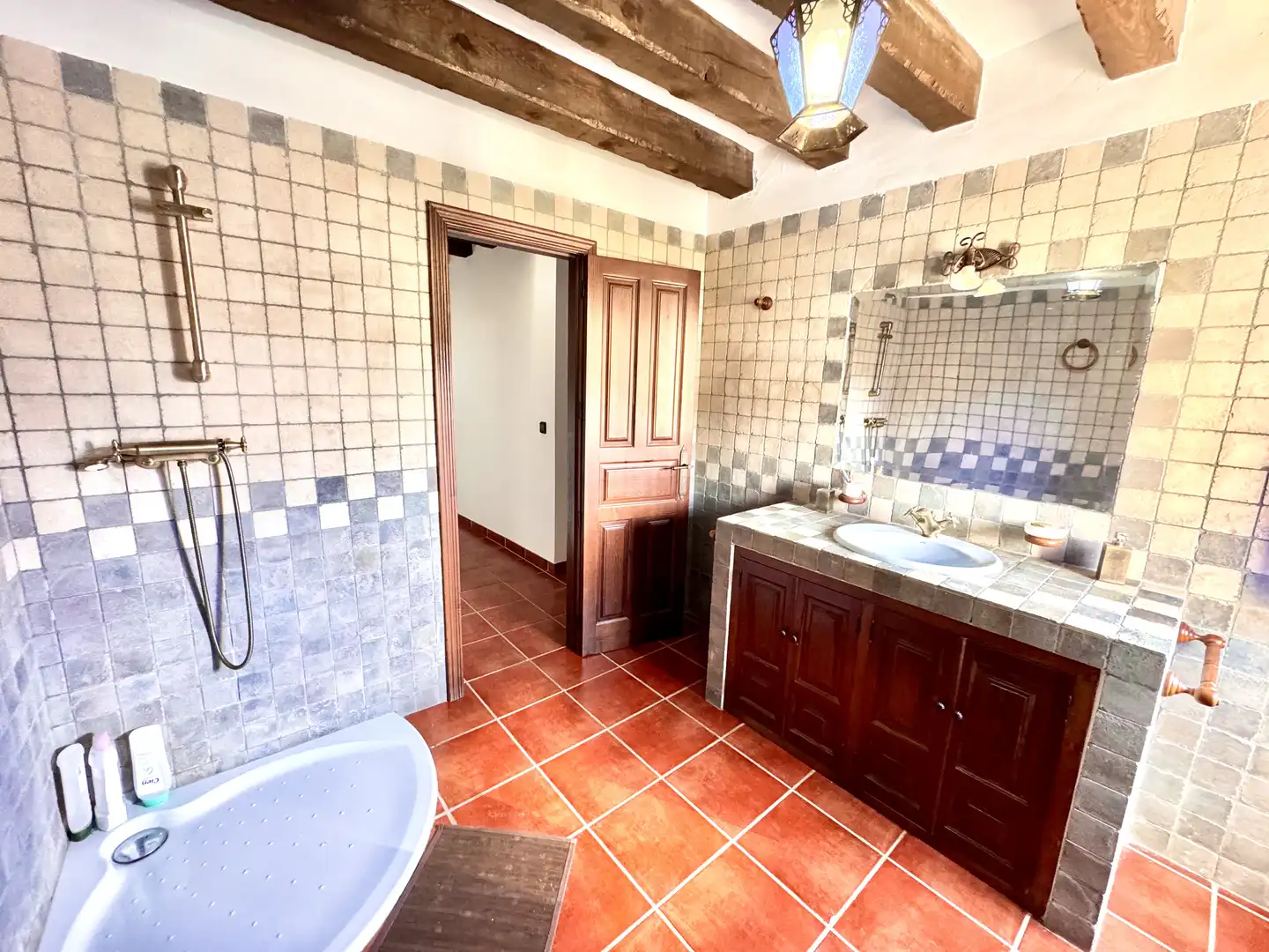 Bathroom of Buildings for sale in Juviles  with Alarm